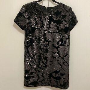 Forever 21 NWOT Women’s Dress in Black Velvet with Sequin Pattern. Size Small.